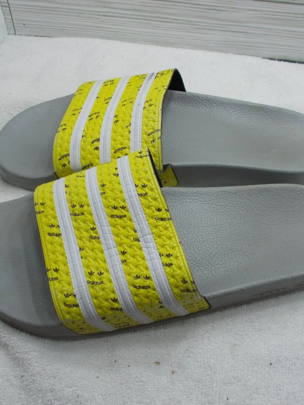 Adidas Originals Men's Adilette Trefoil Slides Size 12 GY1336